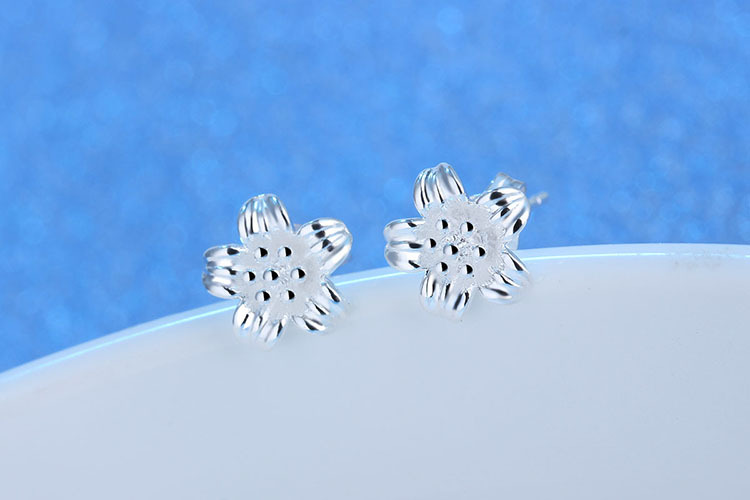 1 Pair Basic Classic Style Commute Flower Daisy Plating Copper Ear Studs display picture 2
