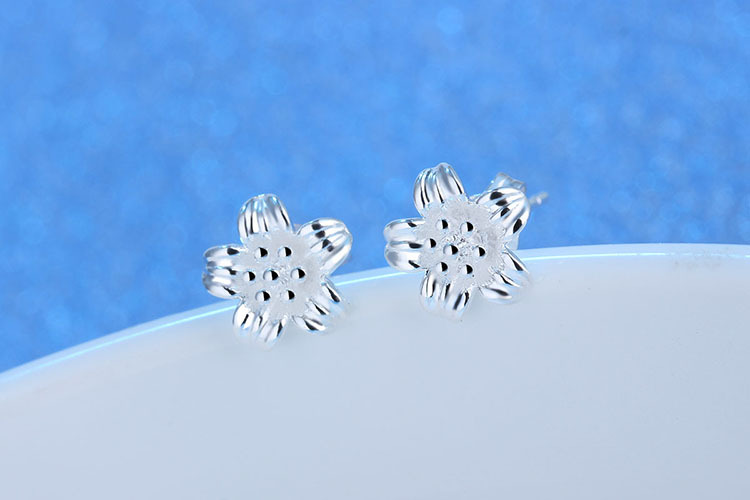 1 Paire De Base Style Classique Commuer Fleur Marguerite Placage Le Cuivre Boucles D'Oreilles display picture 2