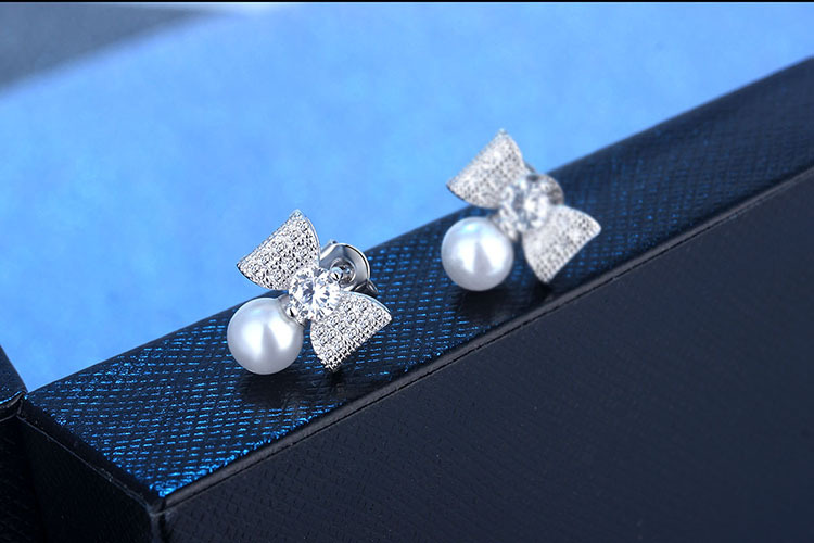 1 Paar Elegant Moderner Stil Pendeln Bogenknoten Inlay Kupfer Künstliche Perlen Zirkon Tropfenohrringe display picture 6
