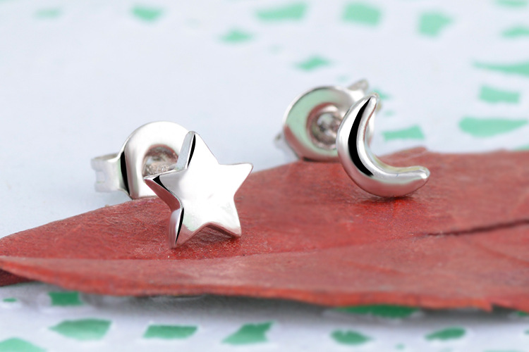 1 Pair Simple Style Star Moon Asymmetrical Plating Copper White Gold Plated Ear Studs display picture 3