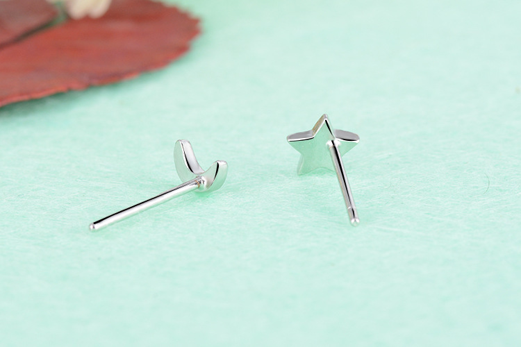 1 Pair Simple Style Star Moon Asymmetrical Plating Copper White Gold Plated Ear Studs display picture 5