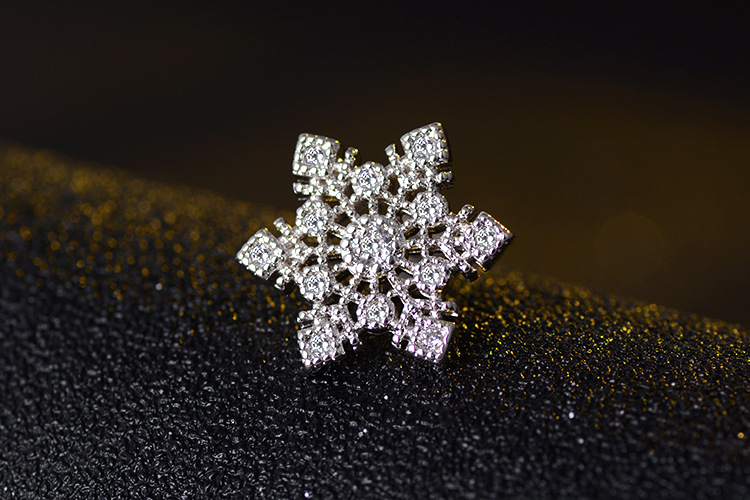 1 Pair Sweet Snowflake Inlay Copper Zircon Ear Studs display picture 8