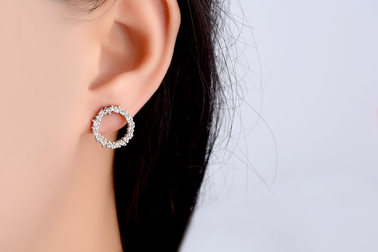 1 Pair Simple Style Circle Plating Hollow Out Inlay Copper Zircon White Gold Plated Ear Studs display picture 1