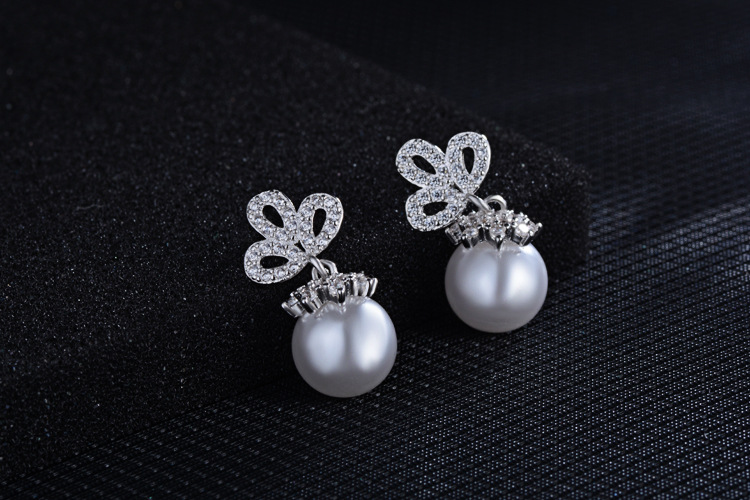 1 Pair Basic Modern Style Classic Style Geometric Inlay Copper Imitation Pearl Zircon Drop Earrings display picture 2