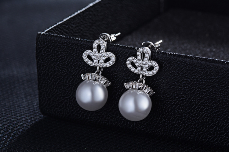 1 Pair Basic Modern Style Classic Style Geometric Inlay Copper Imitation Pearl Zircon Drop Earrings display picture 4