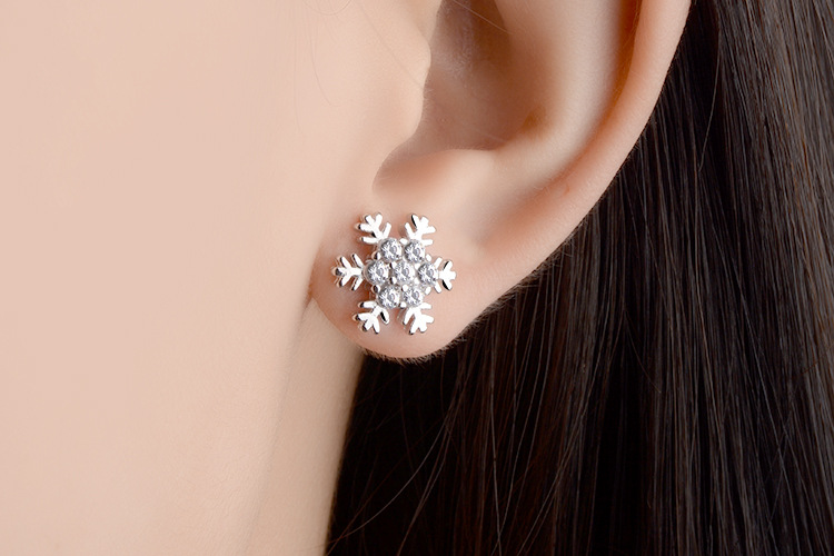 1 Pair Ig Style Sweet Snowflake Plating Inlay Copper Zircon White Gold Plated Ear Studs display picture 1