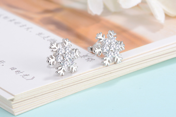 1 Pair Ig Style Sweet Snowflake Plating Inlay Copper Zircon White Gold Plated Ear Studs display picture 5