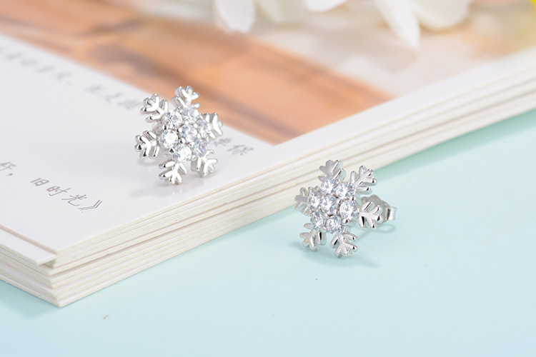 1 Pair Ig Style Sweet Snowflake Plating Inlay Copper Zircon White Gold Plated Ear Studs display picture 6