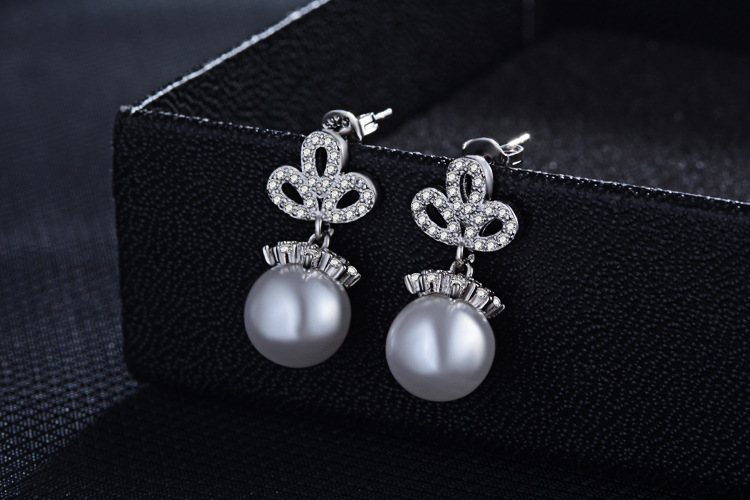 1 Pair Basic Modern Style Classic Style Geometric Inlay Copper Imitation Pearl Zircon Drop Earrings display picture 12