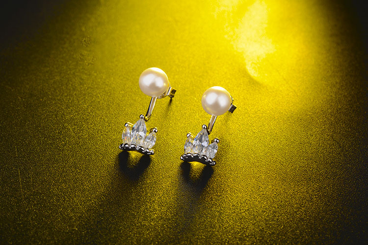 1 Pair Lady Crown Plating Inlay Copper Artificial Pearls Zircon Ear Studs display picture 2