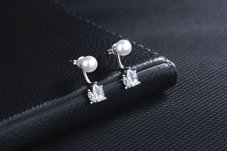 1 Pair Lady Crown Plating Inlay Copper Artificial Pearls Zircon Ear Studs display picture 3