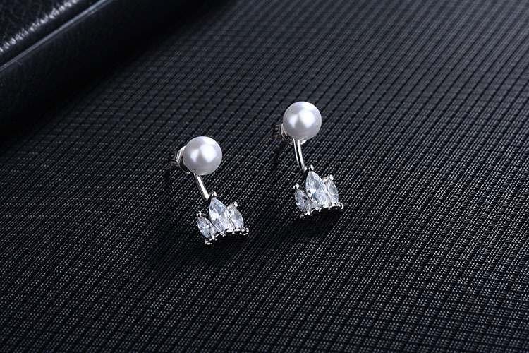 1 Pair Lady Crown Plating Inlay Copper Artificial Pearls Zircon Ear Studs display picture 4