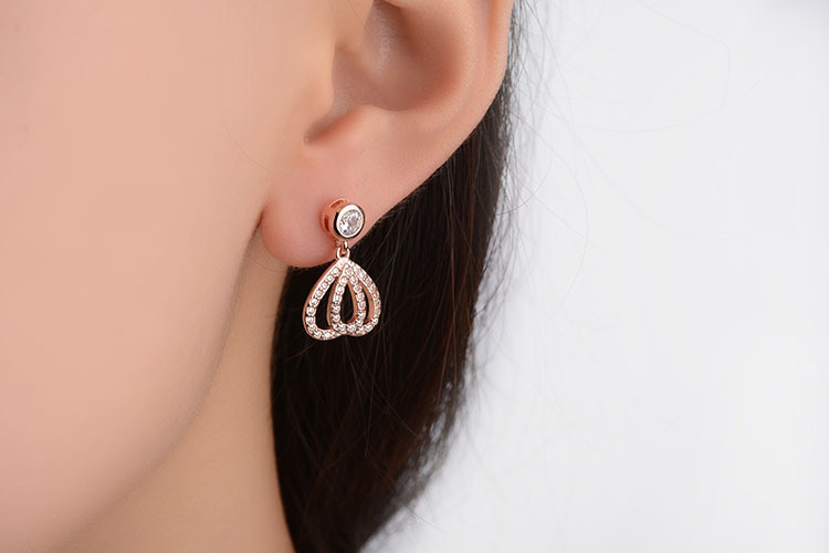 1 Pair Simple Style Shiny Heart Shape Hollow Out Inlay Copper Zircon Rose Gold Plated White Gold Plated Drop Earrings display picture 2