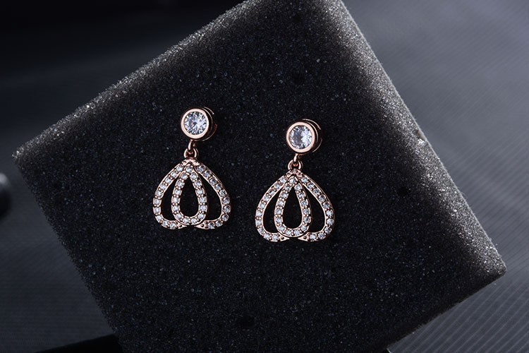 1 Pair Simple Style Shiny Heart Shape Hollow Out Inlay Copper Zircon Rose Gold Plated White Gold Plated Drop Earrings display picture 5
