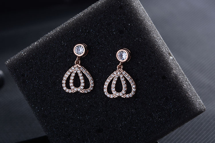 1 Paire Style Simple Brillant Forme De Cœur Évider Incruster Le Cuivre Zircon Plaqué Or Rose Or Blanc Plaqué Boucles D'oreilles display picture 5