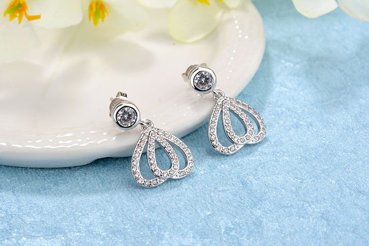 1 Paire Style Simple Brillant Forme De Cœur Évider Incruster Le Cuivre Zircon Plaqué Or Rose Or Blanc Plaqué Boucles D'oreilles display picture 10