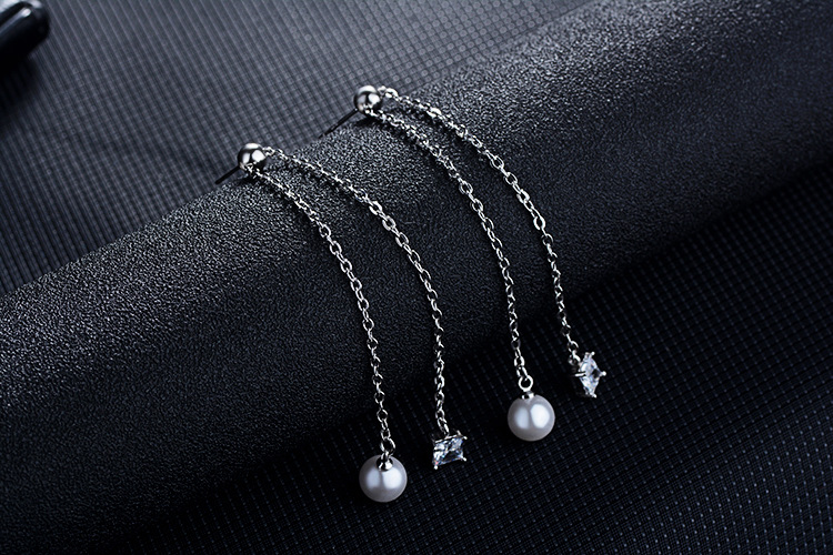 1 Pair IG Style Shiny Geometric Chain Inlay Copper Artificial Pearls Zircon Drop Earrings display picture 3