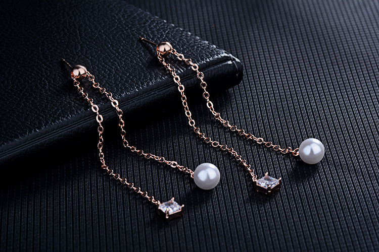 1 Paar IG-Stil Glänzend Geometrisch Kette Inlay Kupfer Künstliche Perlen Zirkon Tropfenohrringe display picture 12