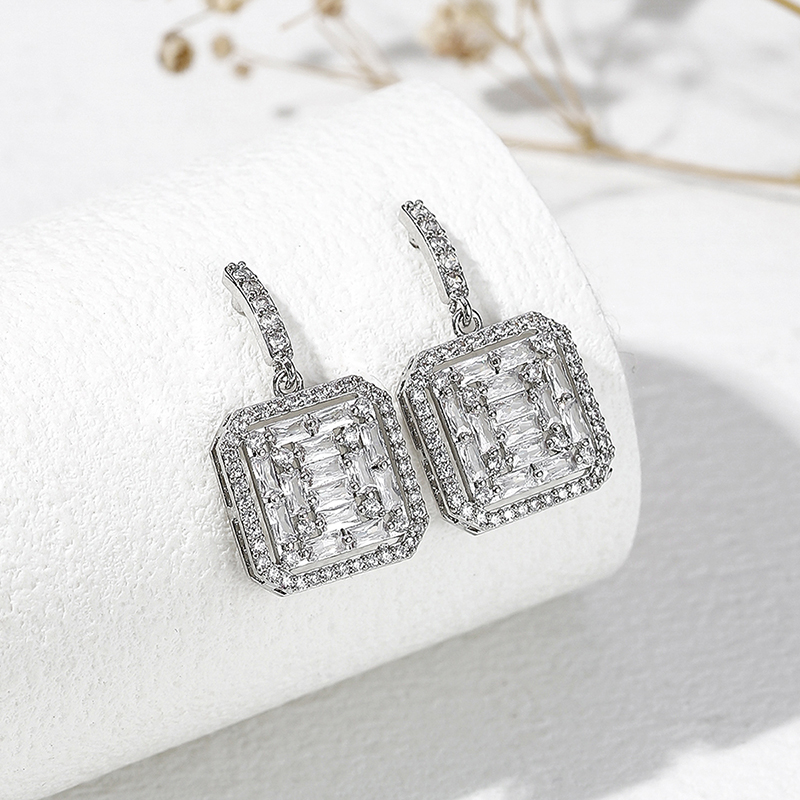 1 Pair Elegant Simple Style Shiny Square Plating Inlay Copper Zircon Palladium White K Gold Drop Earrings display picture 1