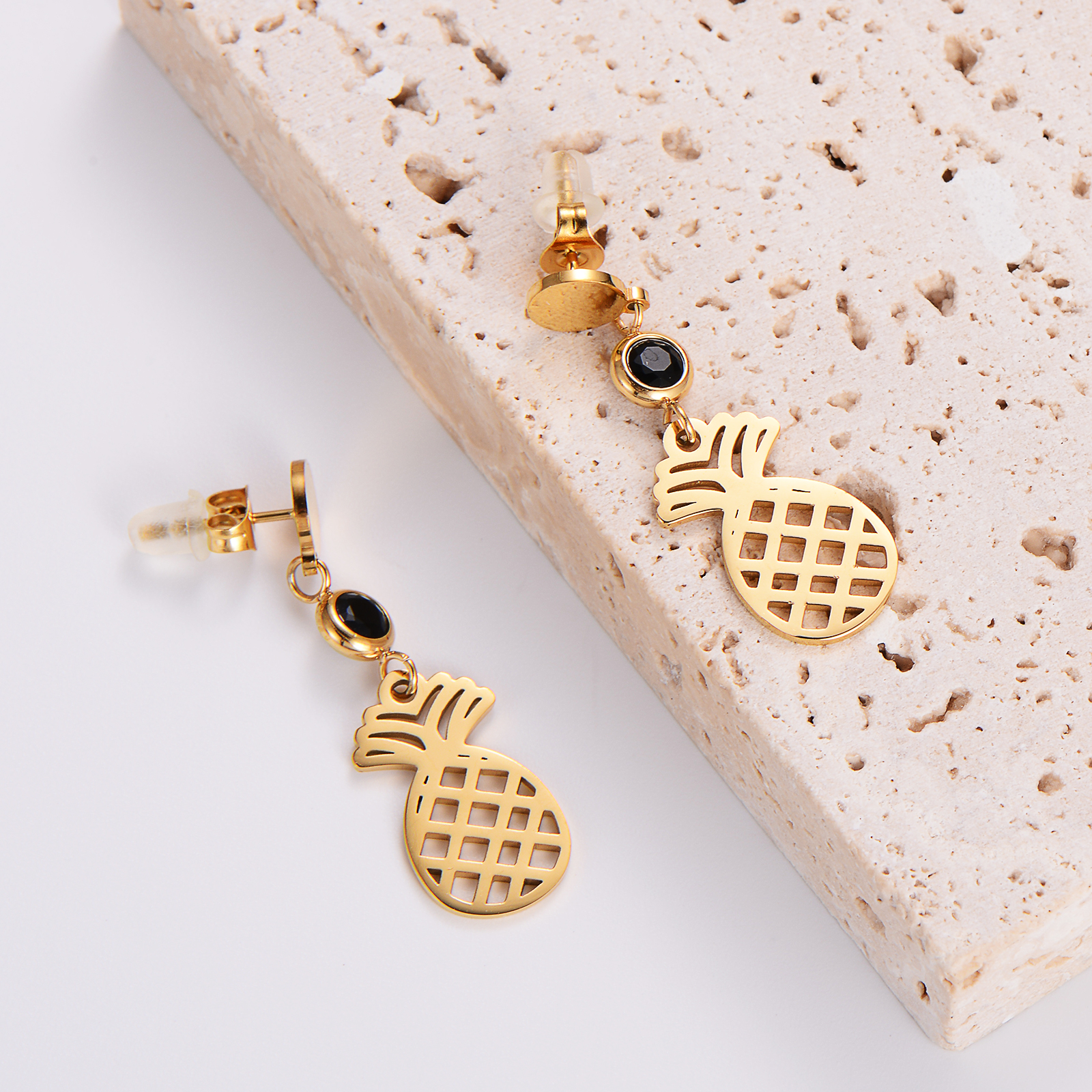 1 Pair Casual Simple Style Pineapple Plating Hollow Out Inlay 304 Stainless Steel Rhinestones 18K Gold Plated Drop Earrings display picture 5