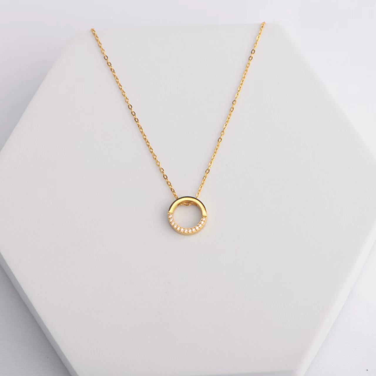 Stainless Steel Vintage Style Geometric Circle Zircon Pendant Necklace display picture 1