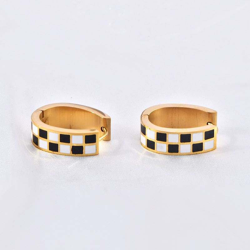 1 Pair Simple Style Checkered Enamel Plating Titanium Steel 18K Gold Plated Earrings display picture 3