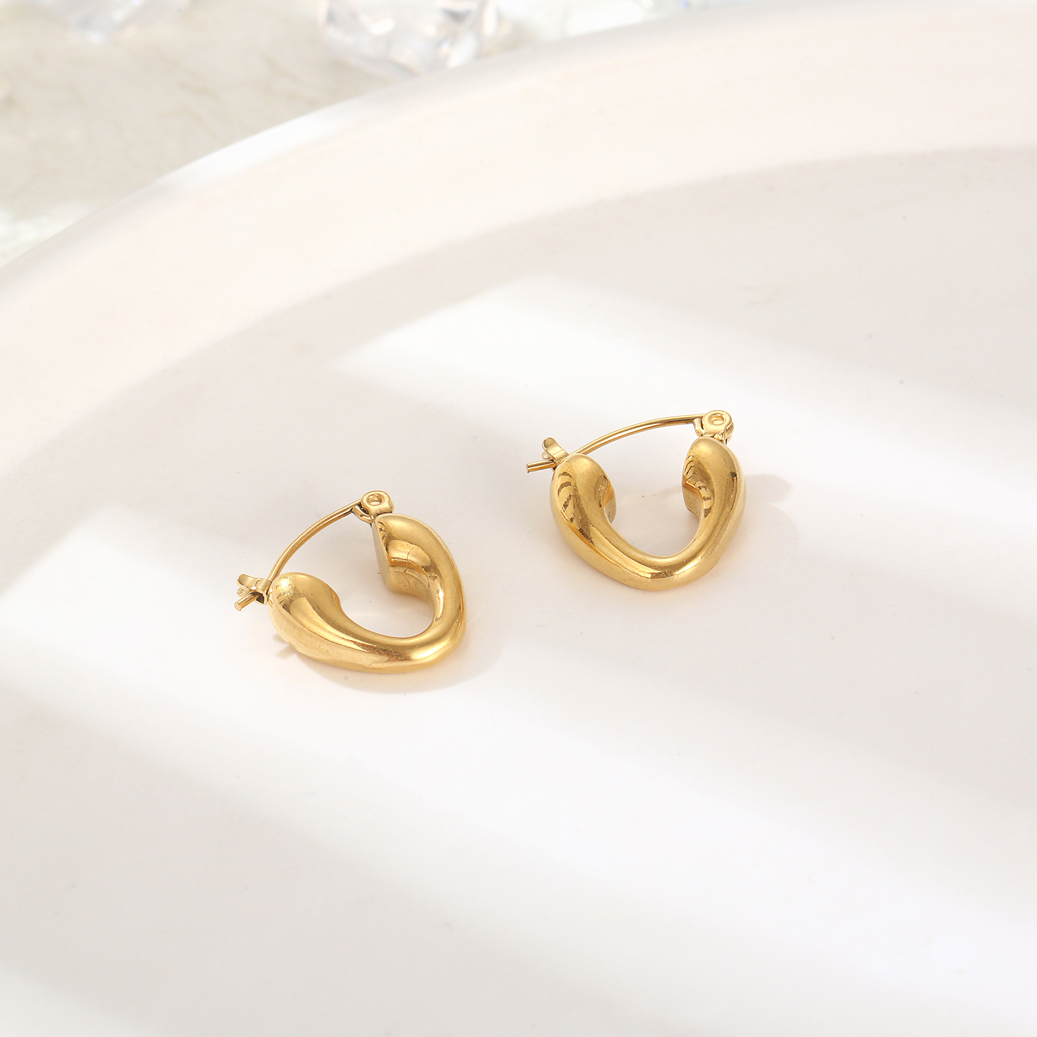 1 Pair Casual Elegant Simple Style Solid Color Plating Three-dimensional 304 Stainless Steel 18K Gold Plated Earrings display picture 1