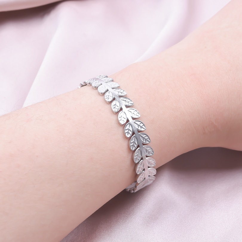 Simple Style Leaves Solid Color Stainless Steel Plating Cuff Bracelets Bangle display picture 9