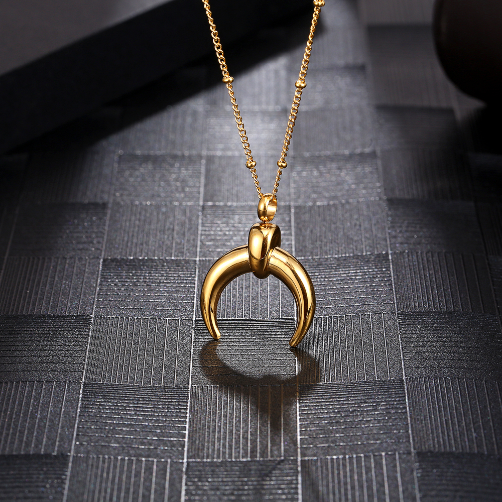 304 Stainless Steel 18K Gold Plated Simple Style Plating Moon Pendant Necklace display picture 4