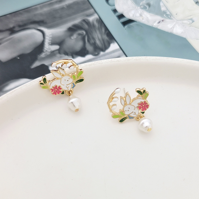 1 Paar Süß Süss Kaninchen Blume Emaille Perle Überzug Legierung Tropfenohrringe display picture 7