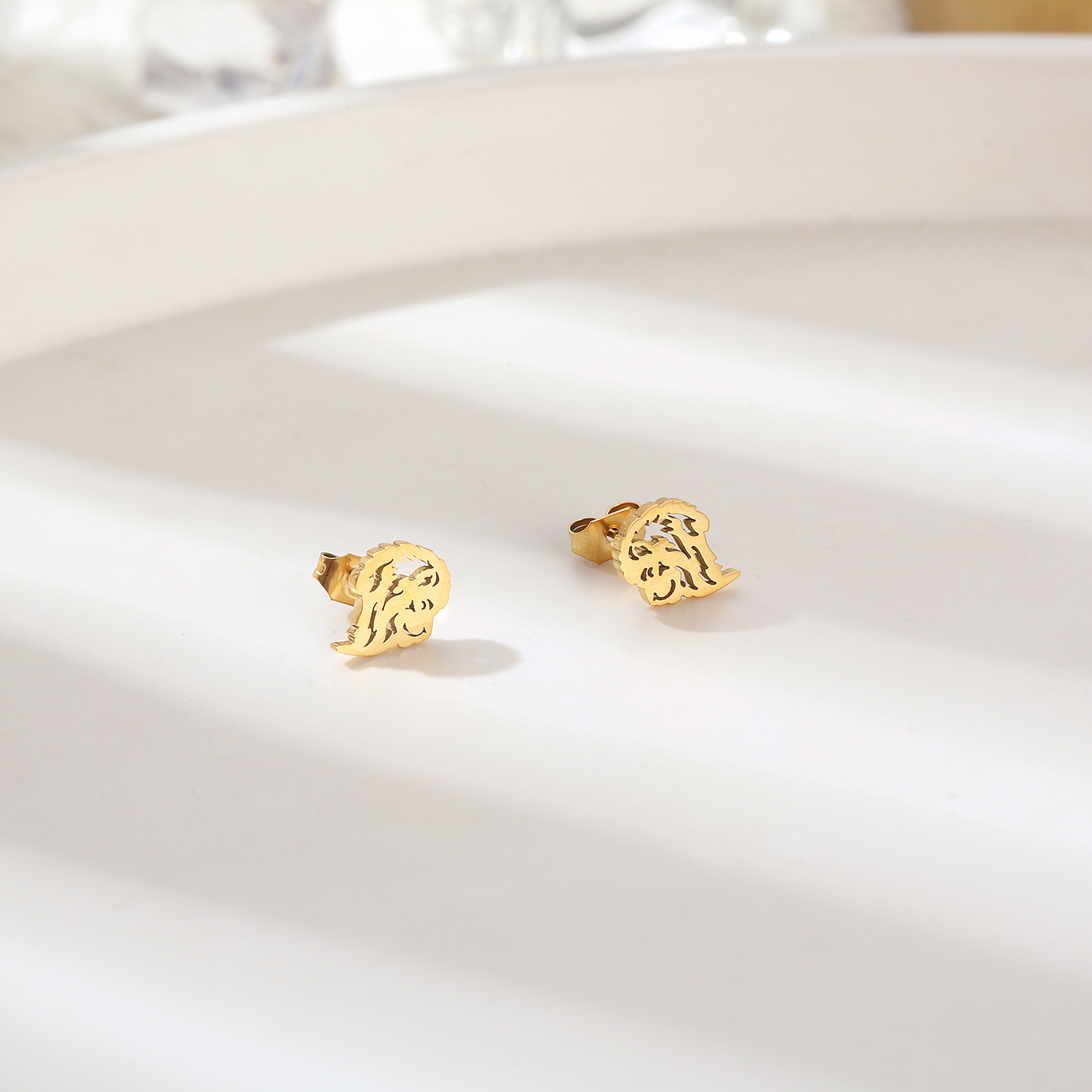 1 Pair Simple Style Lion Polishing Plating 304 Stainless Steel 18K Gold Plated Ear Studs display picture 3