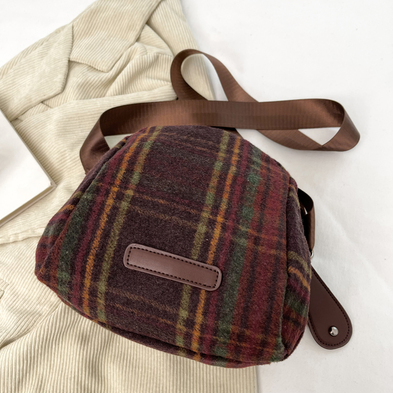 Women's Woolen Plaid Vacation Sewing Thread Oval Zipper Shoulder Bag display picture 7
