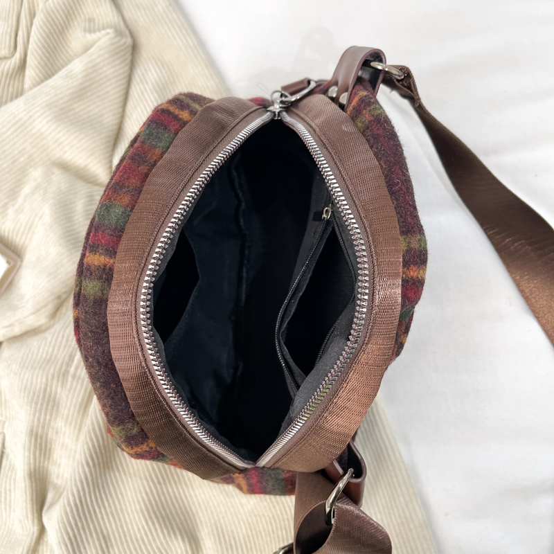 Women's Woolen Plaid Vacation Sewing Thread Oval Zipper Shoulder Bag display picture 14