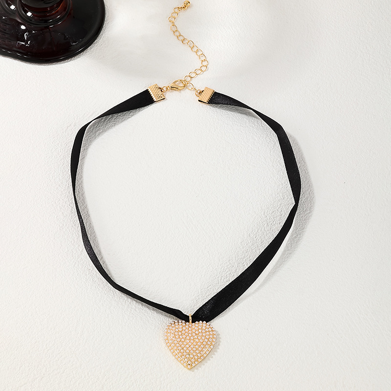 Ig Style Sweet Heart Shape Alloy Inlay Artificial Rhinestones Artificial Pearls Women's Pendant Necklace display picture 3