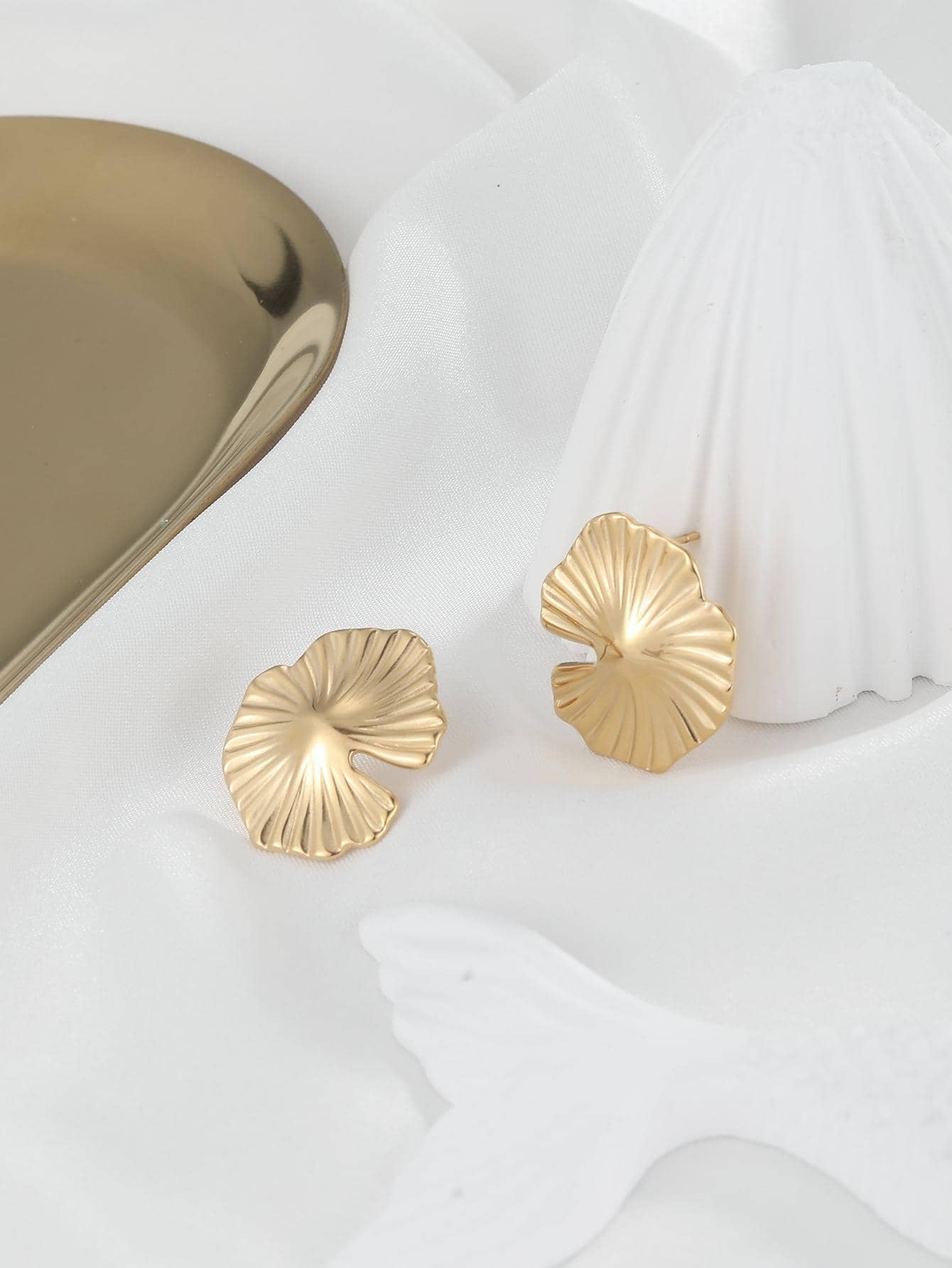 1 Pair Vintage Style Flower Plating 304 Stainless Steel 14K Gold Plated Ear Studs display picture 1