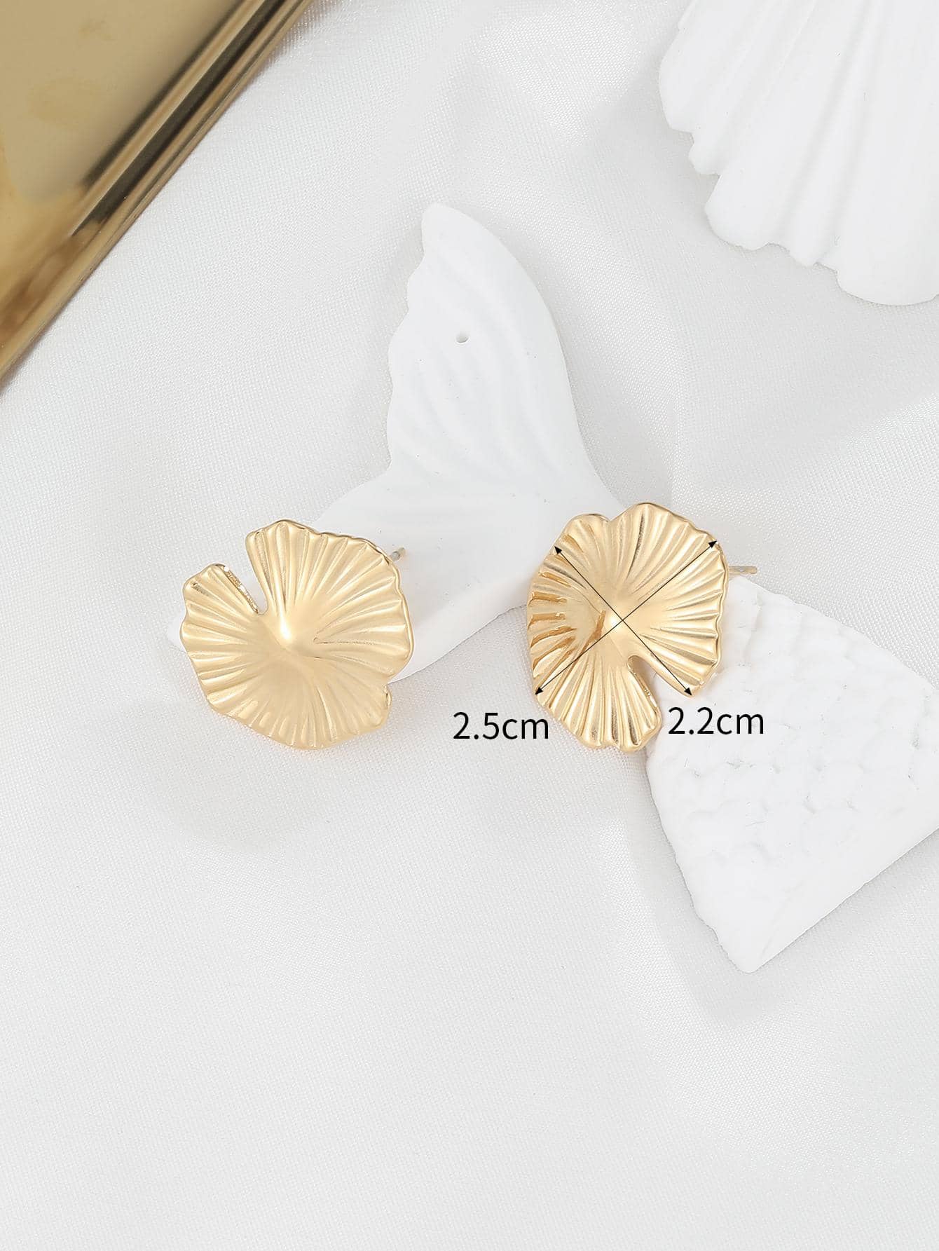 1 Pair Vintage Style Flower Plating 304 Stainless Steel 14K Gold Plated Ear Studs display picture 4