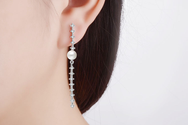 1 Pair Simple Style Shiny Geometric Inlay Copper Artificial Pearls Zircon Drop Earrings display picture 1