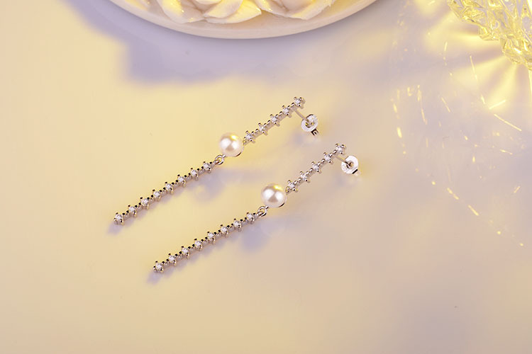 1 Paar Einfacher Stil Glänzend Geometrisch Inlay Kupfer Künstliche Perlen Zirkon Tropfenohrringe display picture 3