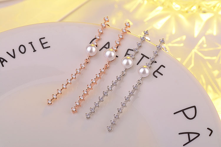 1 Pair Simple Style Shiny Geometric Inlay Copper Artificial Pearls Zircon Drop Earrings display picture 5