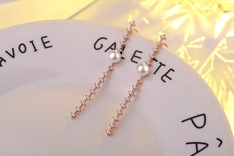 1 Pair Simple Style Shiny Geometric Inlay Copper Artificial Pearls Zircon Drop Earrings display picture 6