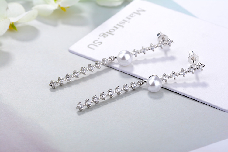 1 Paar Einfacher Stil Glänzend Geometrisch Inlay Kupfer Künstliche Perlen Zirkon Tropfenohrringe display picture 10