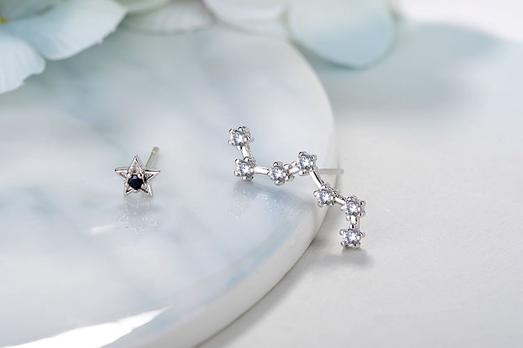 1 Pair Elegant Simple Style Star Star Copper Zircon White Gold Plated Drop Earrings display picture 8