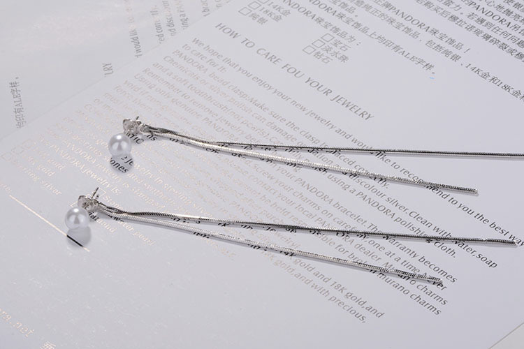 1 Pair Elegant Simple Style Geometric Tassel Plating Copper White Gold Plated Drop Earrings display picture 1
