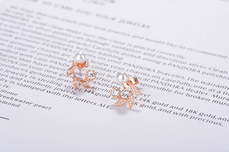 1 Pair Cute Sweet Leaf Flower Inlay Copper Pearl Zircon Ear Studs display picture 11