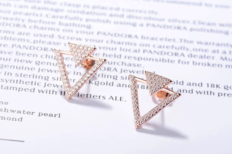 1 Pair Simple Style Classic Style Solid Color Inlay Copper Zircon Ear Studs display picture 1