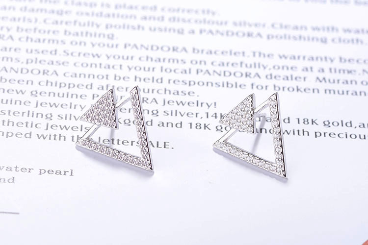 1 Pair Simple Style Classic Style Solid Color Inlay Copper Zircon Ear Studs display picture 2