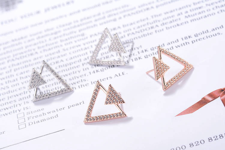 1 Pair Simple Style Classic Style Solid Color Inlay Copper Zircon Ear Studs display picture 3