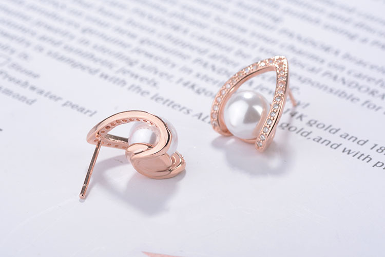 1 Pair Simple Style Classic Style Solid Color Inlay Copper Rhinestones Ear Studs display picture 1