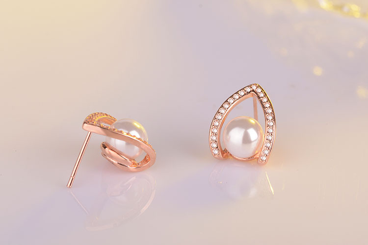 1 Pair Simple Style Classic Style Solid Color Inlay Copper Rhinestones Ear Studs display picture 4