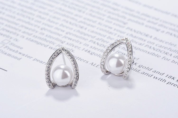 1 Pair Simple Style Classic Style Solid Color Inlay Copper Rhinestones Ear Studs display picture 9